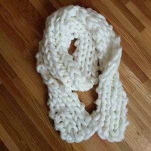 Free People chunky knit scarf - great condition